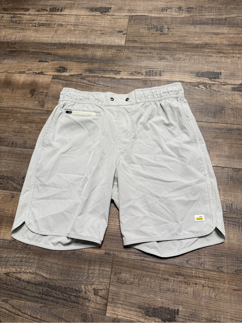 Vuori Light Gray Banks Shorts Athletic Zip Pocket Men's Size Small